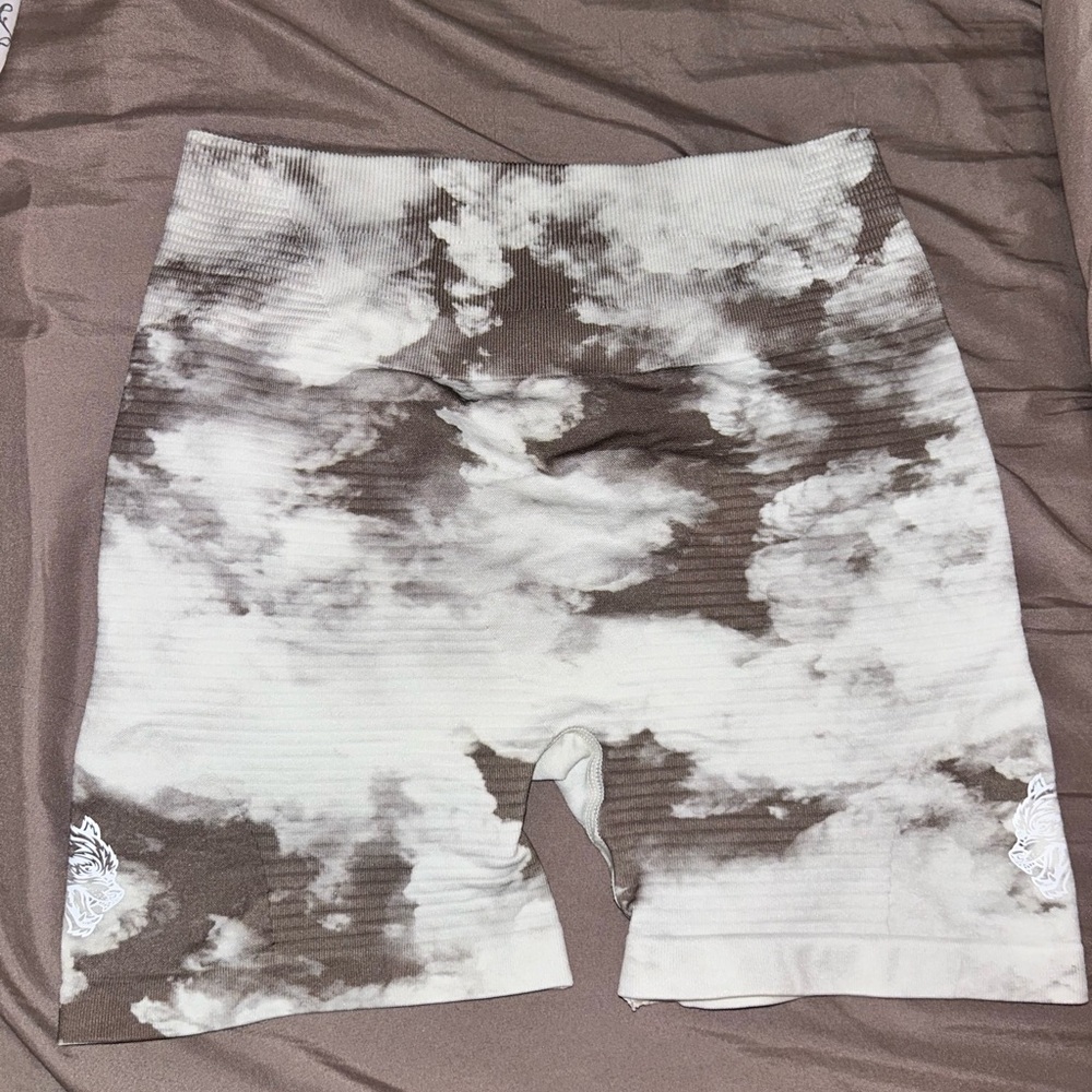 Darcsport Dual Everson Seamless “Valencourt” shorts in Stone Ghost Clouds